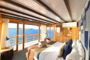 cabin deluxe boat