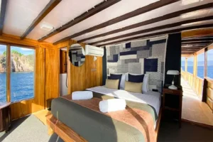 cabin deluxe boat