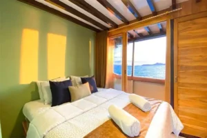 cabin deluxe boat