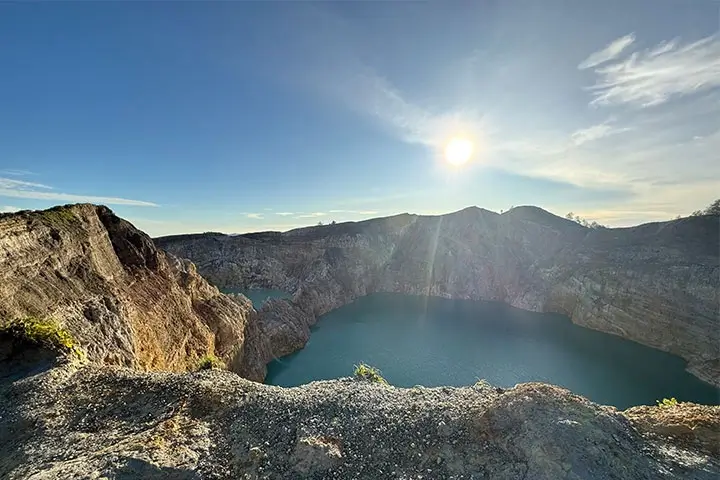kelimutu tricolor lake; flores tour package