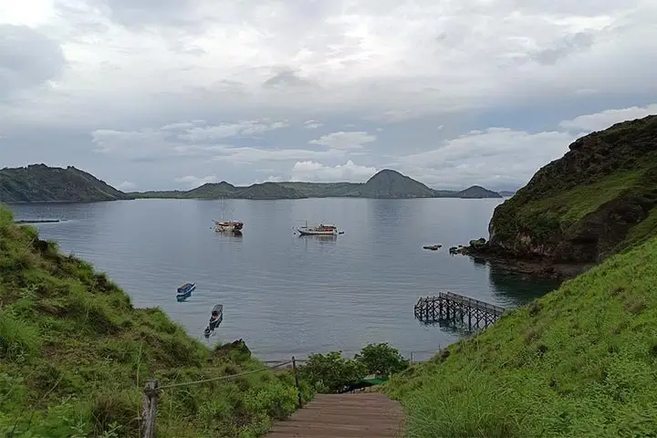 komodo flors tour: padar island