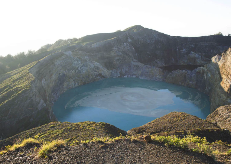 mount kelimutu trekking flores indonesia